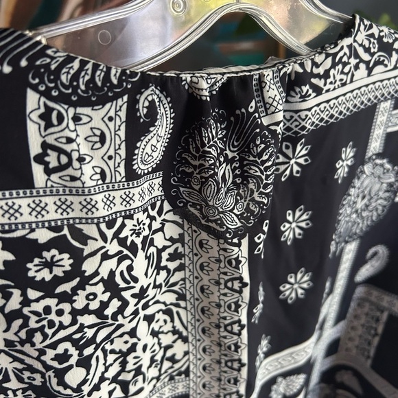 Fun 2 Fun Black and White Patterned Blouse Small - Picture 9 of 16